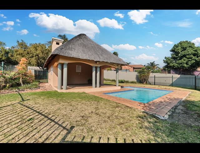 2 BEDROOM APARTMENT FOR SALE IN NORTH RIDING